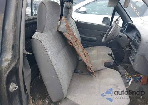 1989 Toyota Pickup 1/2 Ton Sht Wheelbase Dlx from USA, damaged, VIN JT4RN01P3K4014605